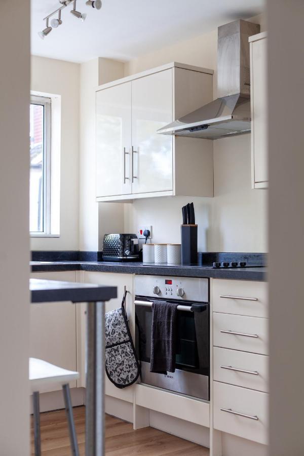 Lovely Studio Flat In Wimbledon W/ Free Parking 런던 외부 사진