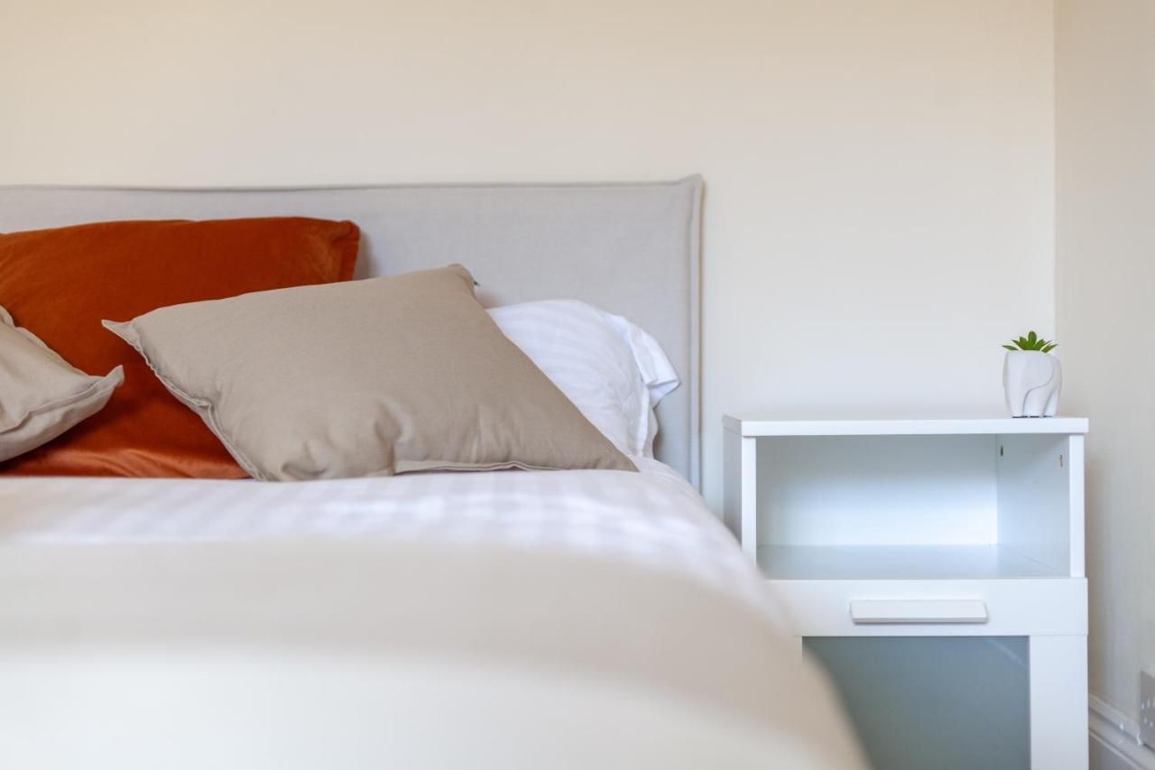 Lovely Studio Flat In Wimbledon W/ Free Parking 런던 외부 사진