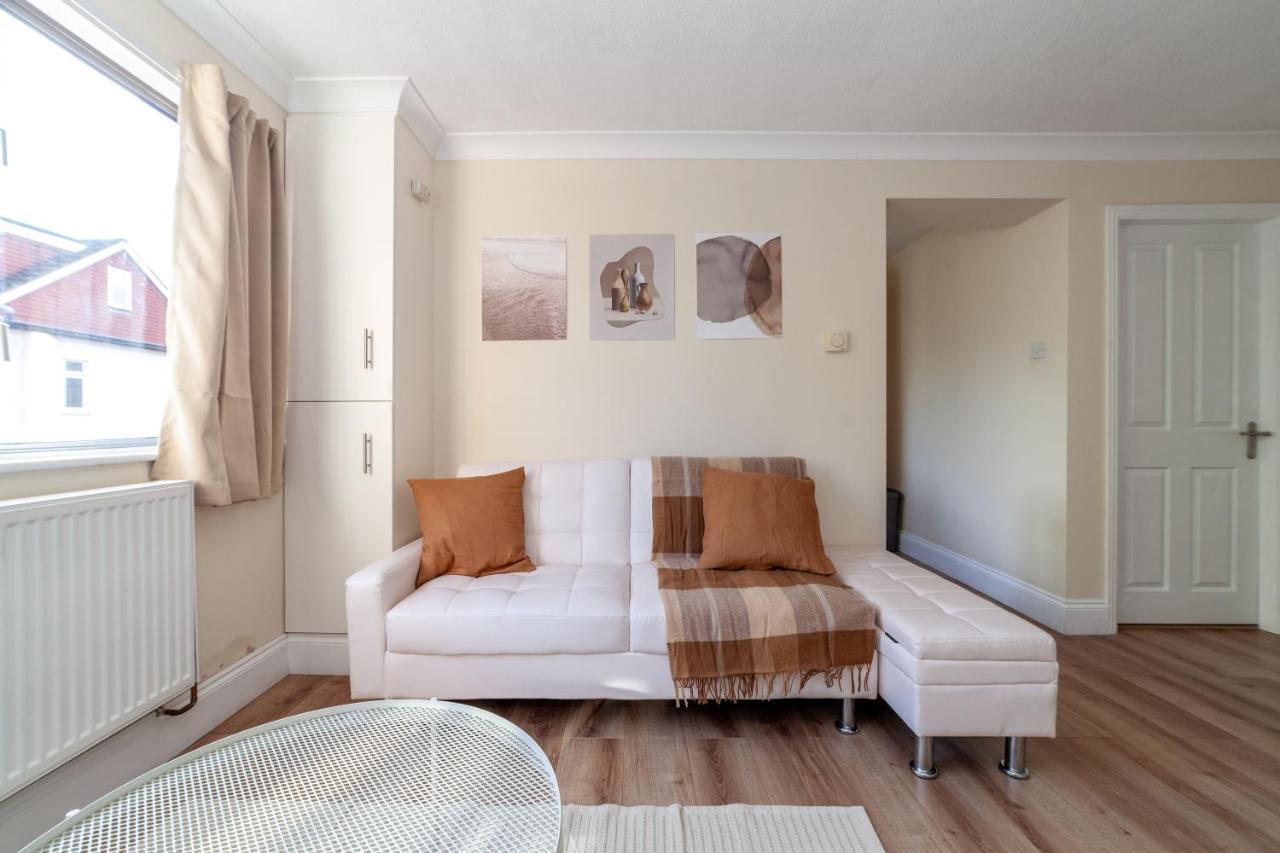 Lovely Studio Flat In Wimbledon W/ Free Parking 런던 외부 사진