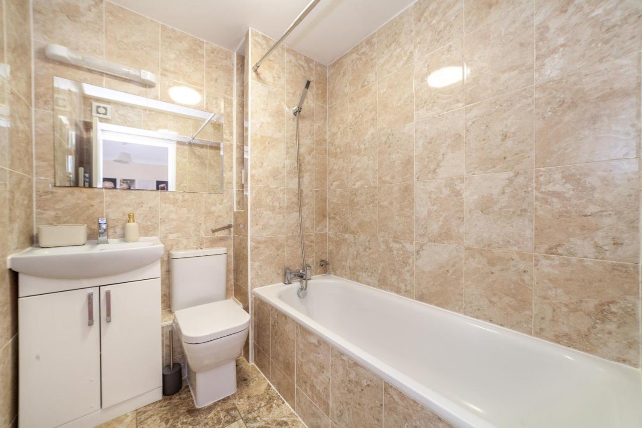 Lovely Studio Flat In Wimbledon W/ Free Parking 런던 외부 사진