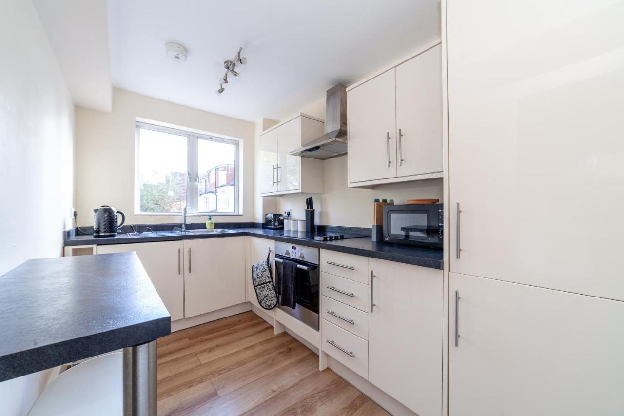 Lovely Studio Flat In Wimbledon W/ Free Parking 런던 외부 사진