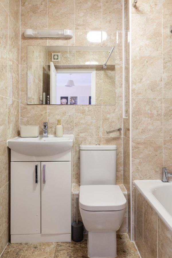 Lovely Studio Flat In Wimbledon W/ Free Parking 런던 외부 사진