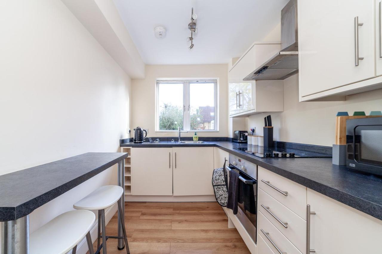 Lovely Studio Flat In Wimbledon W/ Free Parking 런던 외부 사진