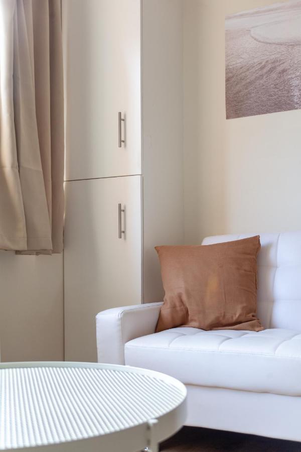Lovely Studio Flat In Wimbledon W/ Free Parking 런던 외부 사진