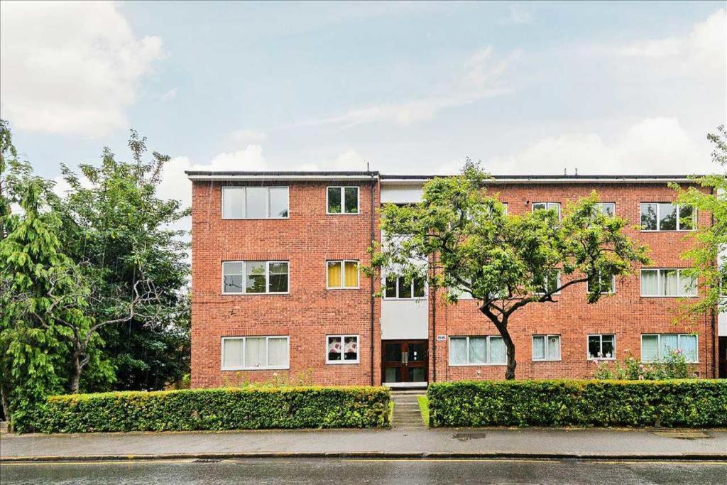 Lovely Studio Flat In Wimbledon W/ Free Parking 런던 외부 사진